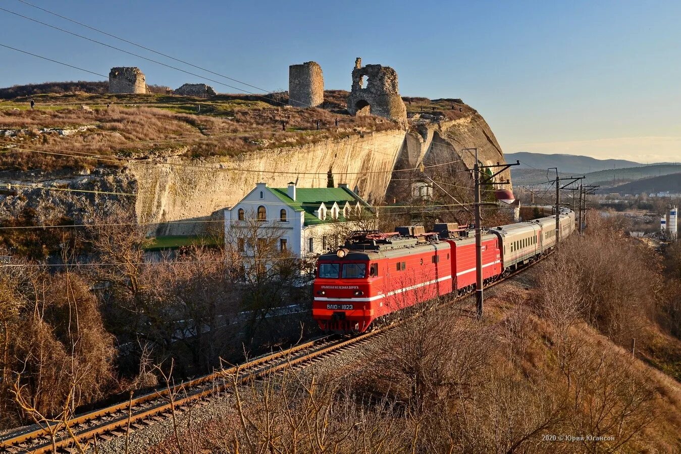 кжд крым. 2тэ116 крымская железная дорога. в крыму стоят поезда. в крыму стоят поезда. крымский мост поезд.