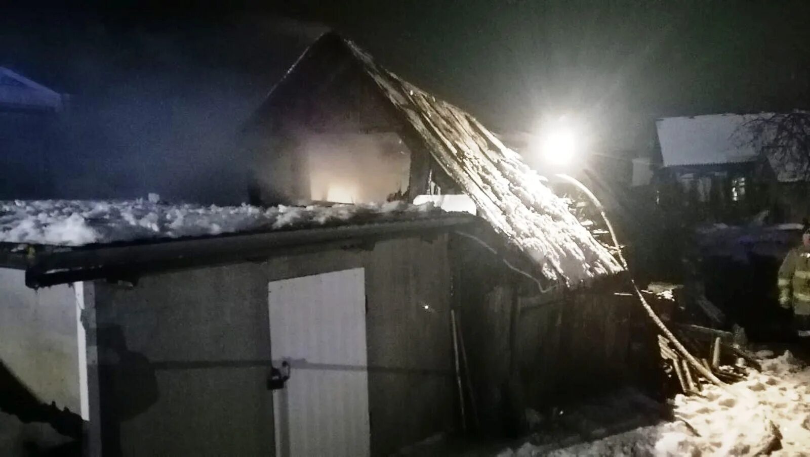Туймазы пожар. Пожар в туймазах. пожар в бане. пожар в туймазах сегодня. сгоревшая баня.