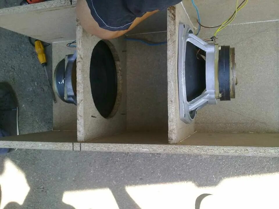 Простой буфер. Эстрадный сабвуфер 18 дюймов. Сабвуфер свен активный 60вт. Ivolga drive 12c короб. Саб на велосипеде.