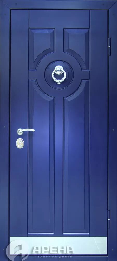 Синяя дверь. Синяя входная дверь. Входная дверь синего цвета. Входная металлическая дверь синего цвета. Синяя входная дверь в квартиру.