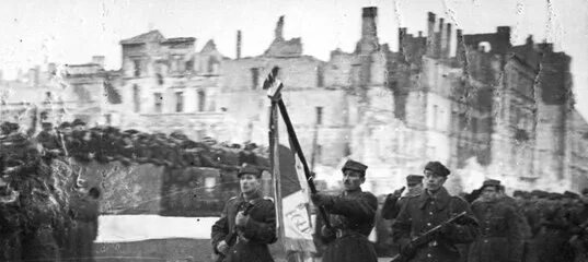 В какой операции освободили варшаву. Освобождение Варшавы 1944. Освобождение Варшавы 1945. Красная армия в Варшаве 1945. Освобождение Варшавы 17 января 1945.