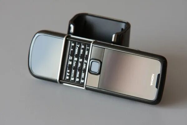 Nokia 8800 4g. Нокиа слайдер в металлическом корпусе. Поколения нокиа 23. Легендарные кнопочные телефоны. Корпус слайдер