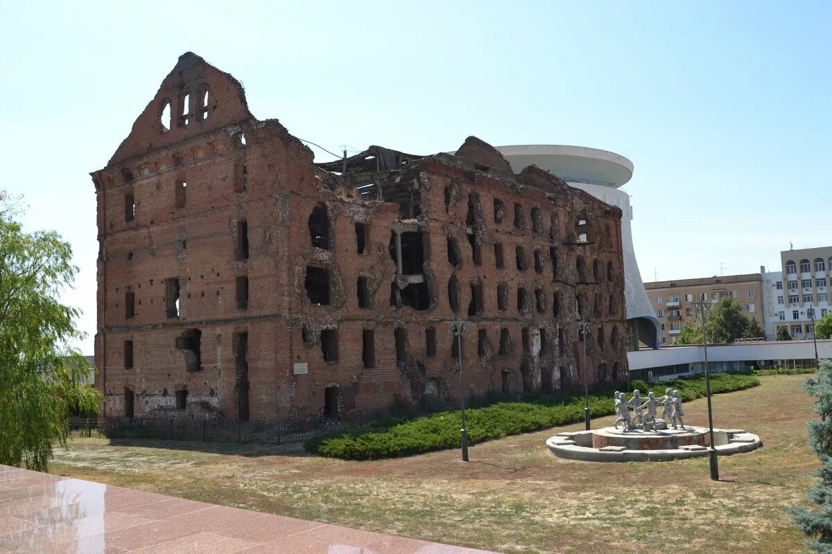 дом сержанта павлова в волгограде. волгоград дом павлова павлов. мельница гергардта и дом павлова. дом павлова волгоград до войны. дом - музей в.