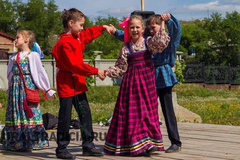 Фольклор Урала. Фольклор народов Урала. . Этнические, традиционные игры. Национальные игры и забавы народов России.