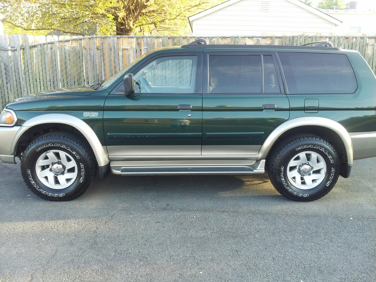 Митсубиси монтеро 1 поколение. Mitsubishi Montero Sport 1997 Green. Mitsubishi Montero Sport 2001. Mitsubishi Montero Sport 2002 колеса 33. Mitsubishi Montero Sport 1 поколение.