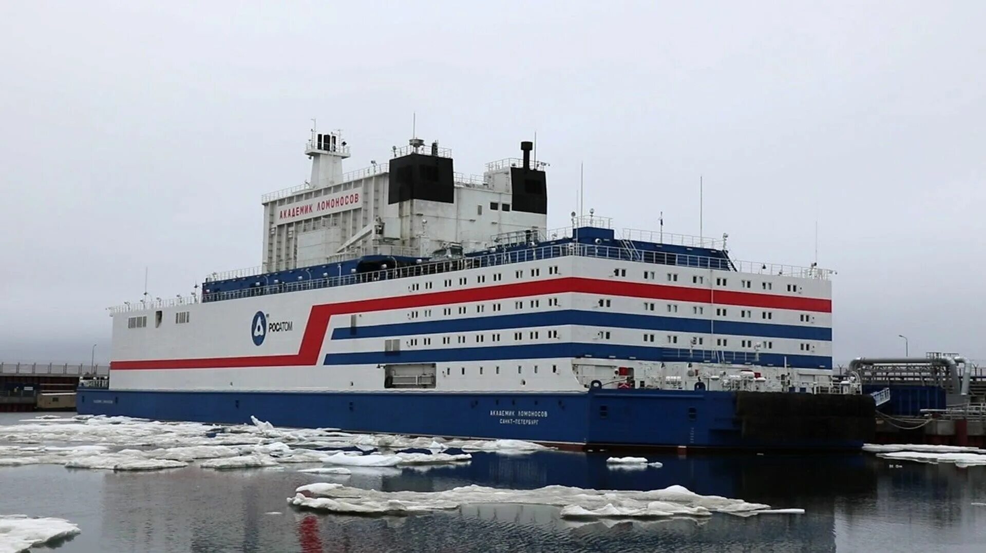 Ломоносов плавучая атомная станция. Академик ломоносов плавучая атомная электростанция певек. Плавучая аэс ломоносов. Атомная электростанция ломоносов. Патэс академик ломоносов.