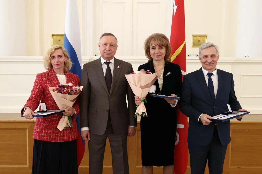 Работа руководителем в санкт петербурге. Премия правительства юные дарования смольный. пчелинцева людмила михайловна санкт-петербург. директор десятилетки спб. сотрудничество нескольких учебных заведений.