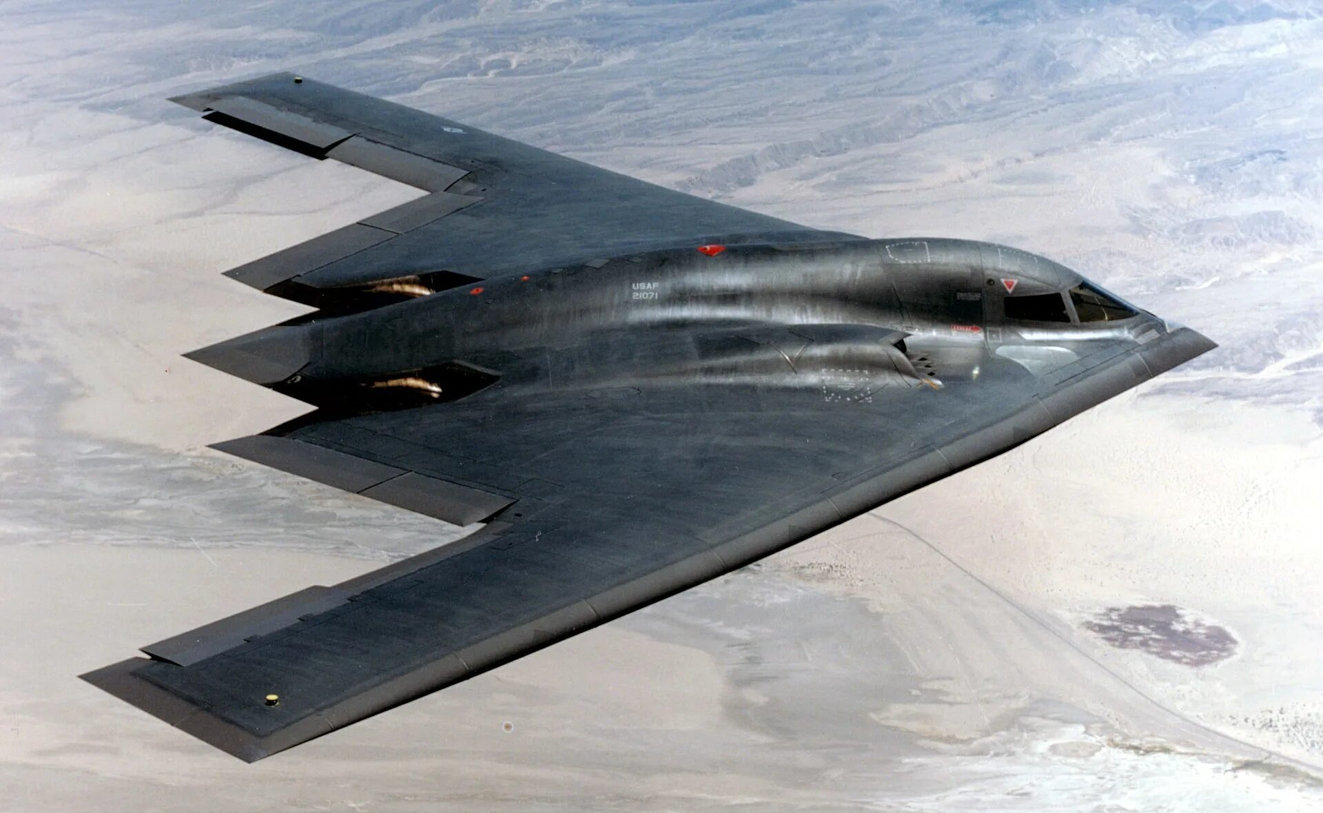 Истребитель b2. Американский стелс-бомбардировщик b-2 Spirit. B-2 Spirit Stealth Bomber. Нортроп б-2 спирит. Стелс бомбардировщик б2.