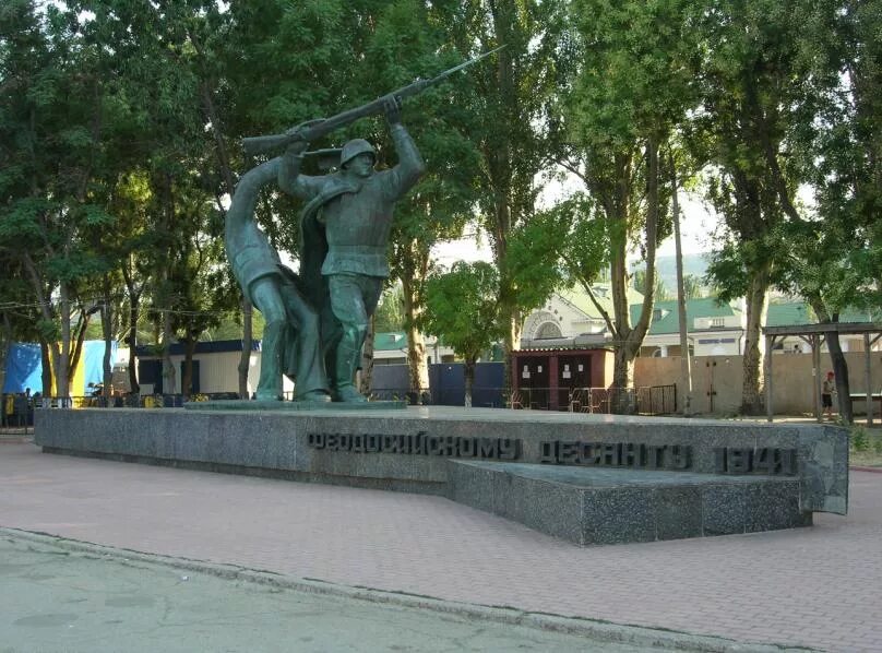 город воинской славы в крыму. крым патриотической славы. мемориальный комплекс сапун гора севастополь. обелиск славы керчь митридат. гора митридат.