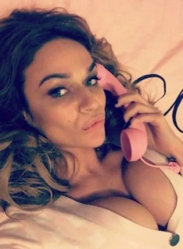 Алена Водонаева показала новое фото, прикрывая обнаженную грудь - Газета.Ru Ново