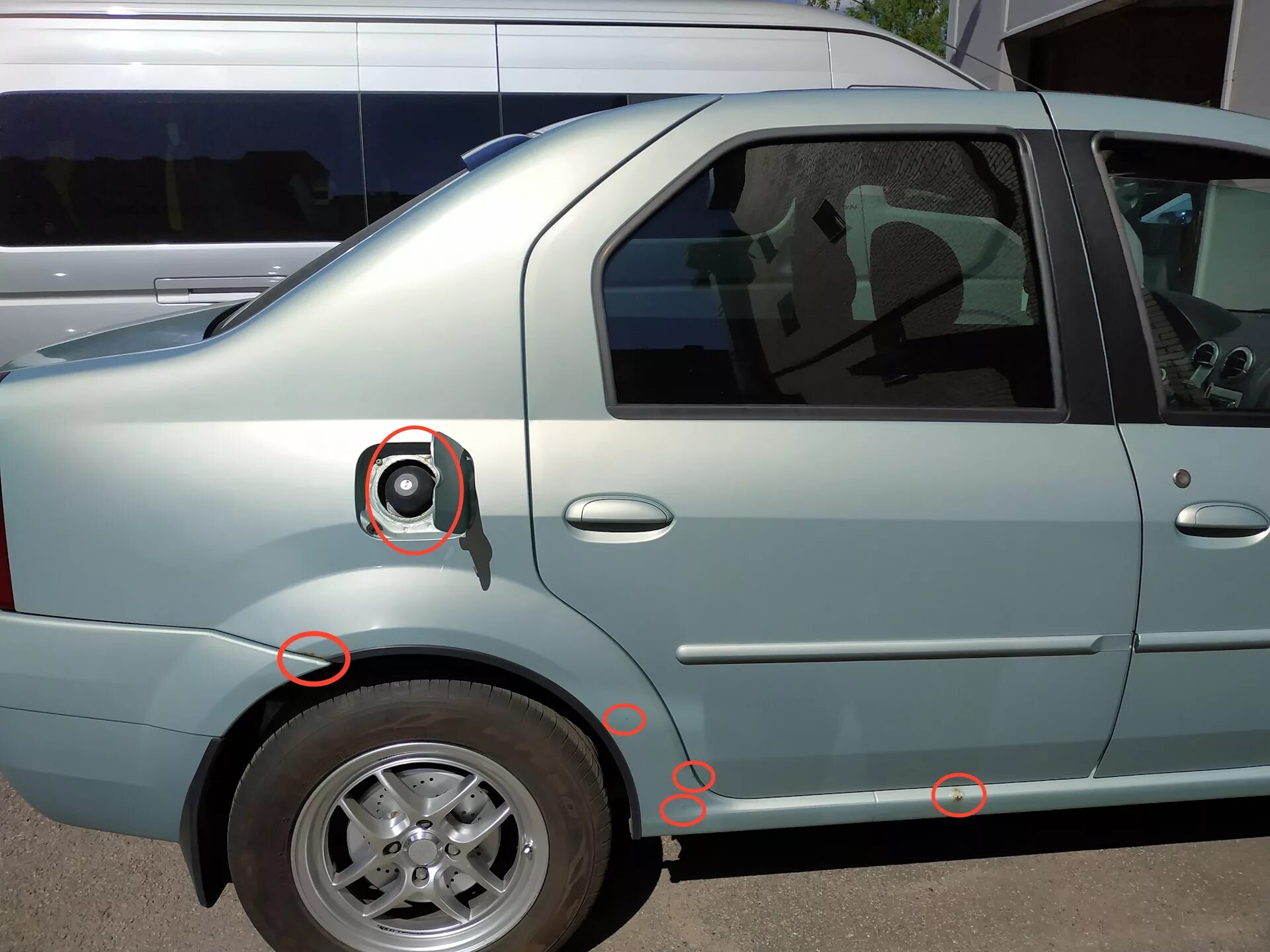 Шкода йети ржавчина. Расширители арок рено логан 2006. Skoda yeti ржавый. Расширители колесных арок рено логан 1. Пластиковые арки на рено логан 1.