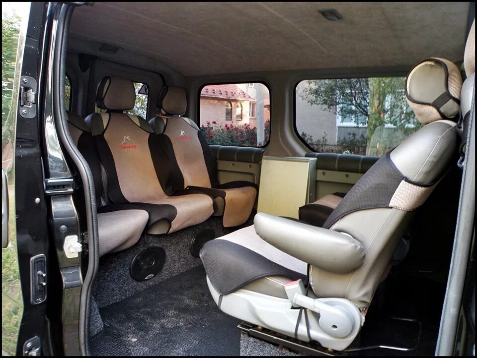 Рено трафик 2 салон. Рено трафик 2008 салон. Renault Trafic салон. Рено трафик 2007 салон. Салон трафик