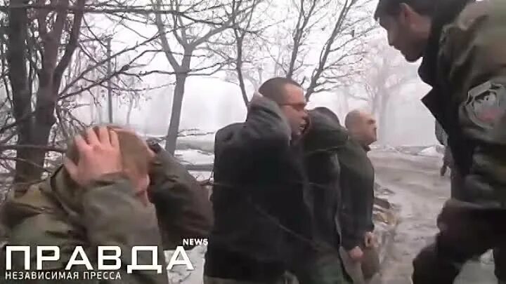 Допрос пленного видео. Гиви допрашивает пленных. Допросы пленных укропов. Допрос украинских пленных. Гиви допрос пленных полная.