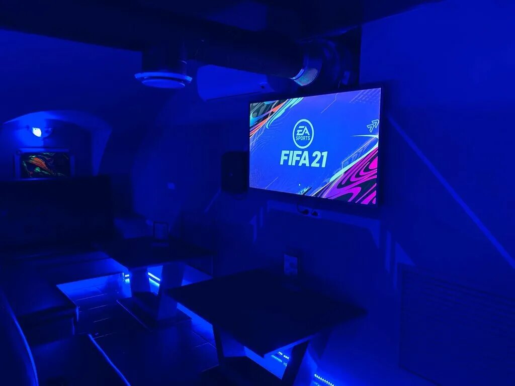 компьютерный клуб дизайн интерьера. космос компьютерный клуб. освещение в компьютерном клубе. дизайн игрового клуба. космос компьютерный клуб.