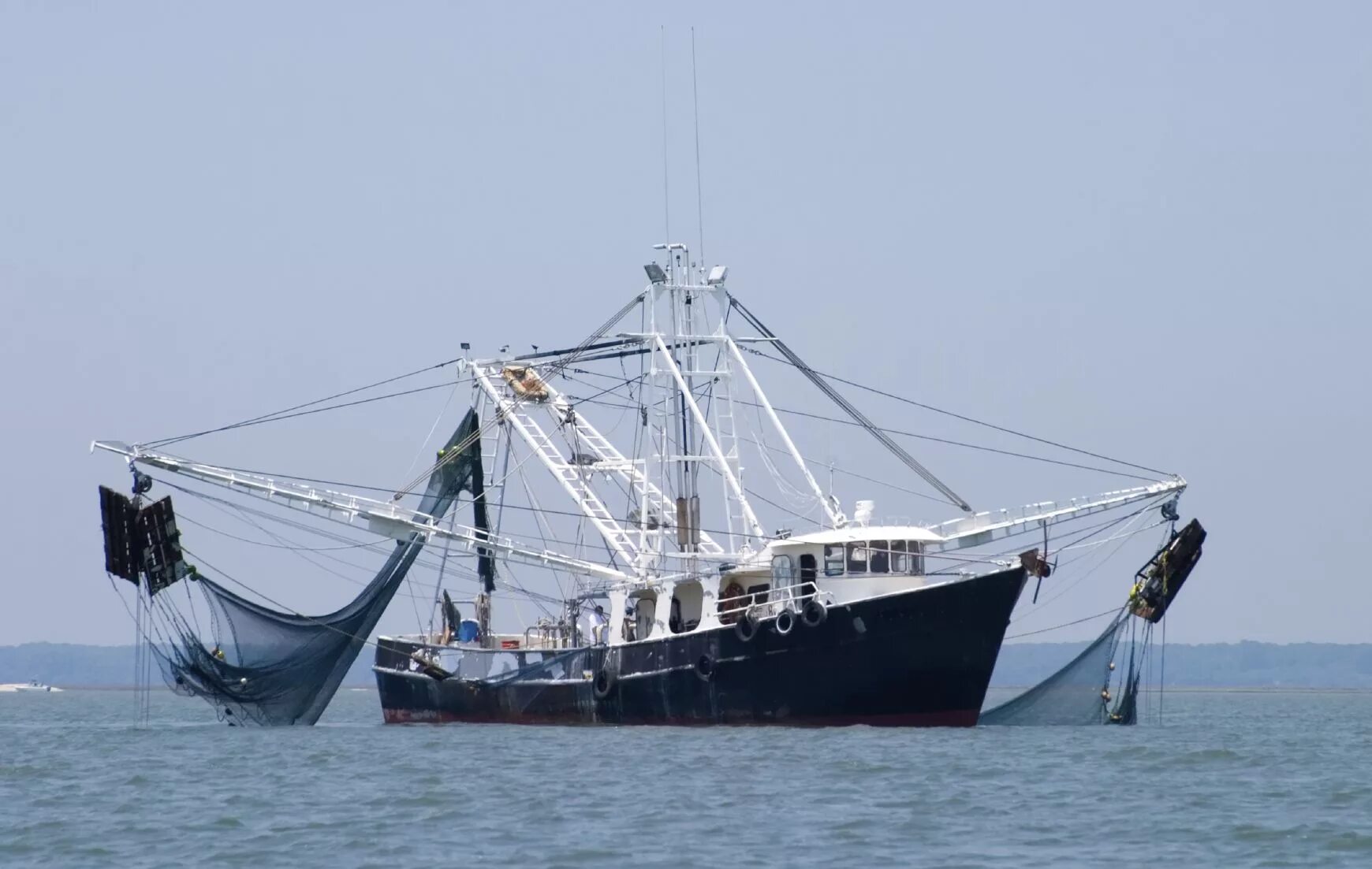 Ваше судно. Рыболовное судно (Fishing Vessel). Рыболовецкий траулер с рыбой. Траулер с тралом. Промысловый корабль.