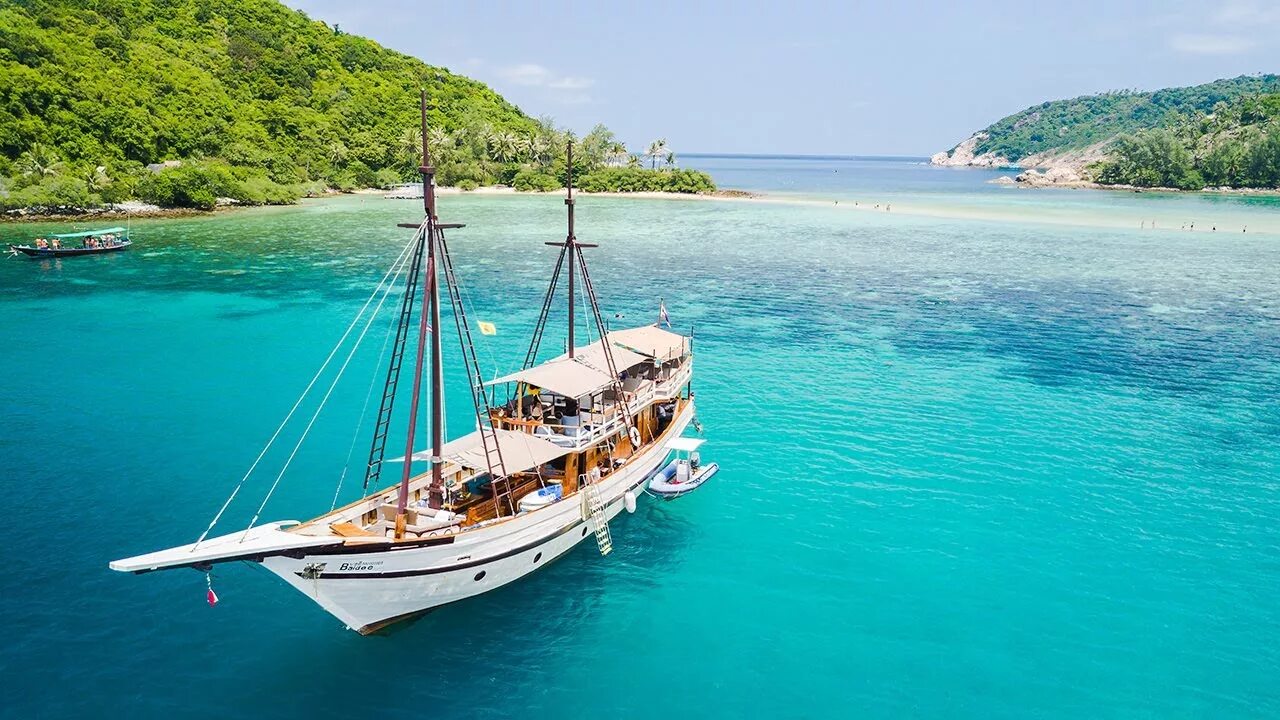 Boat island. Самуи Панган. Яхта Самуи. Панган Самуи лето. Яхта в море.