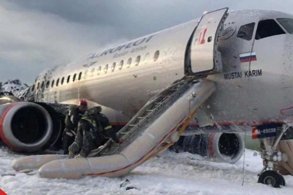 Сухой Суперджет Шереметьево катастрофа. Катастрофа SSJ 100 В Шереметьеве. Катастрофа Суперджет 100 в Шереметьево. Авиакатастрофа SSJ-100 В Шереметьево. В шереметьево захватили самолет