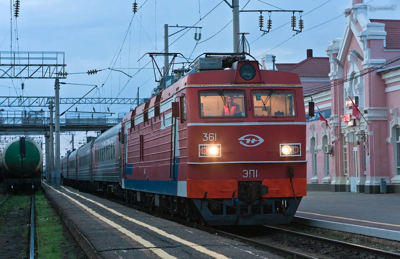 1м москва. Локомотив эп1 Саратов. Пассажирский Локомотив эп1. Эп1м 798. Эп1 депо Саратов.