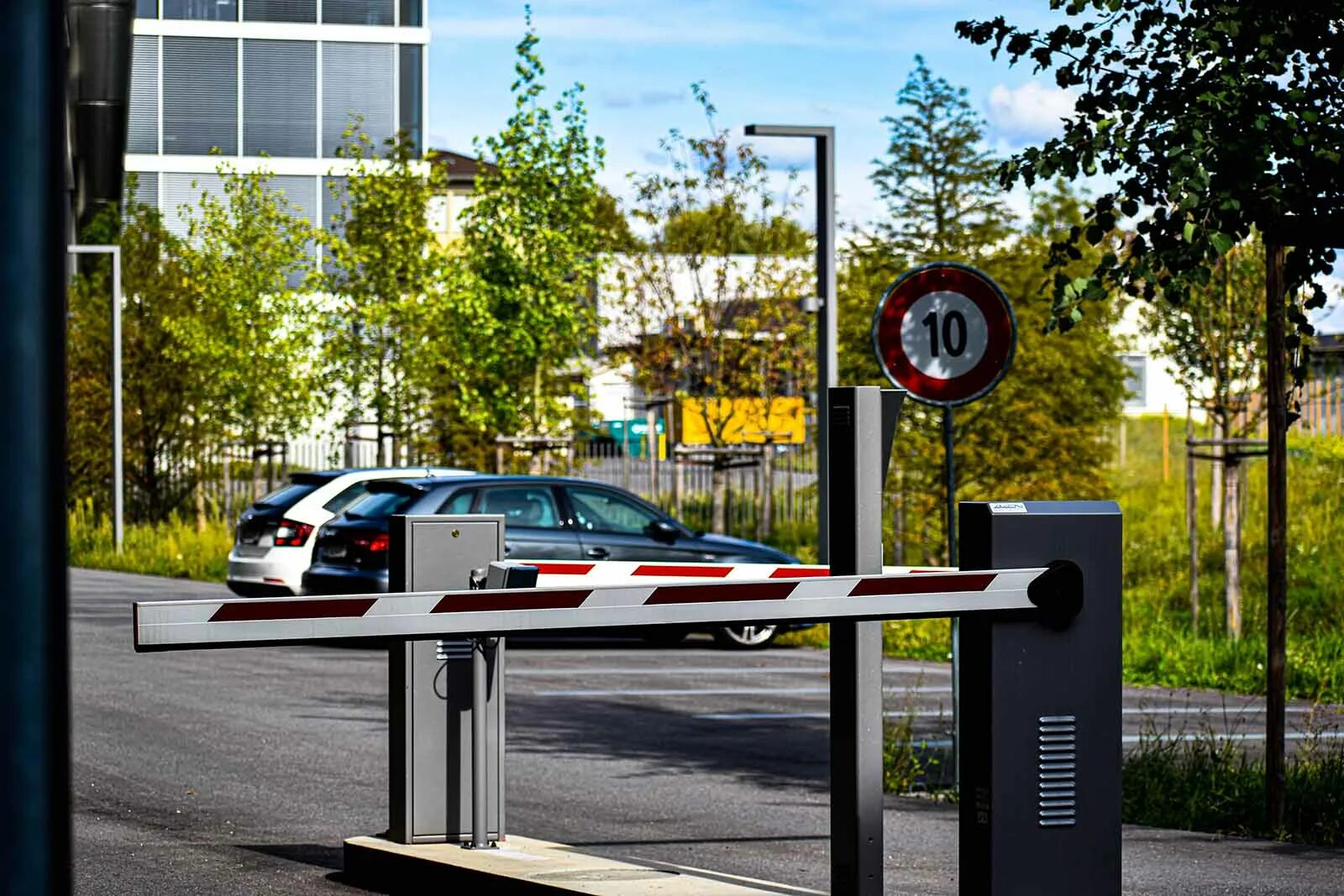 Parking control. Parking control. Шлагбаум parking system. Ограждение для шлагбаума. Parking control.