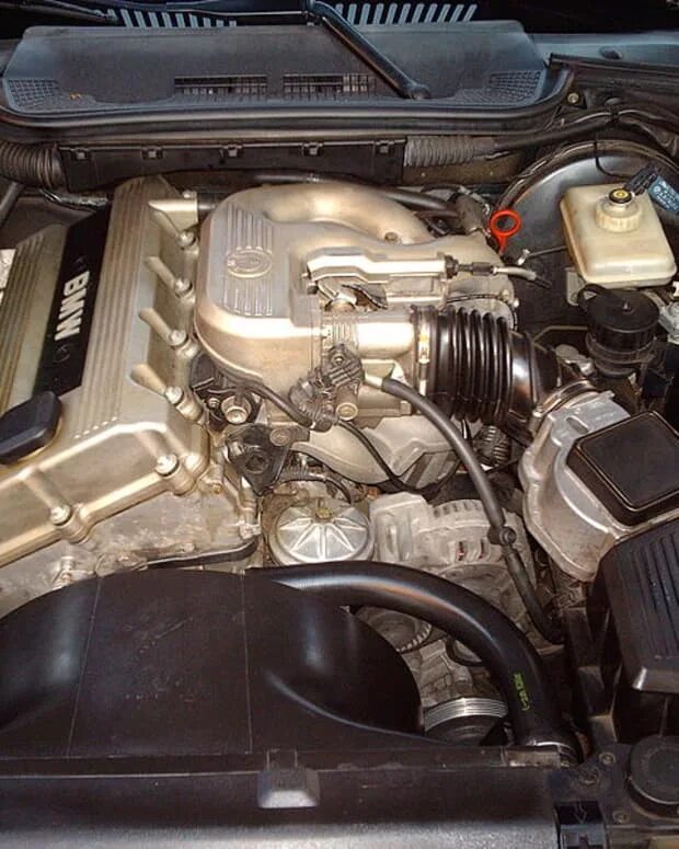 Мотор BMW m42b18. Двигатель м40 БМВ 1.8. Двигатель на БМВ е36 1.8 м43. Мотор БМВ 318i 1.8.