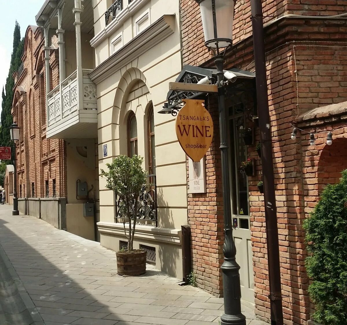 Tbilisi streets. Шардени стрит Тбилиси. Улица Шарден в Тбилиси. Пешеходная улица Шардени в Тбилиси. Тбилиси старый город улица Шардени.