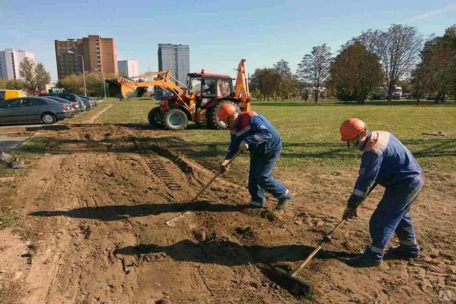 В ходе работ по благоустройству. Подготовка территории к озеленению. рабочий по благоустройству территории. услуги по благоустройству территории. услуги по озеленению и благоустройству территорий.