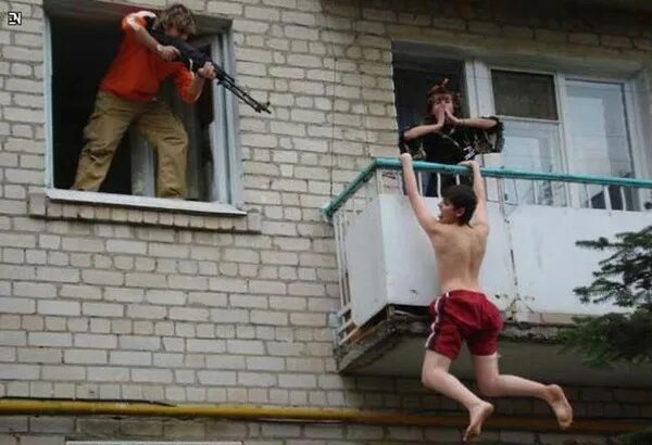 Мужик на балконе фото Приколы про стариков (50 фото + видео) Старики, Видео