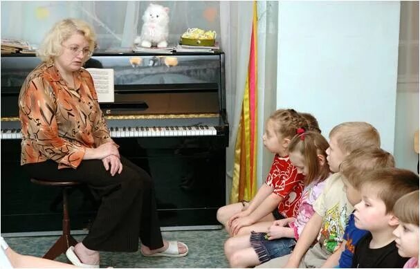 муз руководитель в детском саду. музыкальный работник в детском саду. музыкальное занятие в садике. музыкальное занятие в доу. музыкальный руководитель в частный сад.