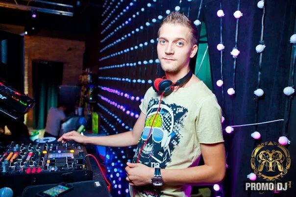 Ivan frost па парам. Dj иван фрост. диджей иван фрост фотох. dj ivan frost 2025. dj ivan frost пам парам пам.