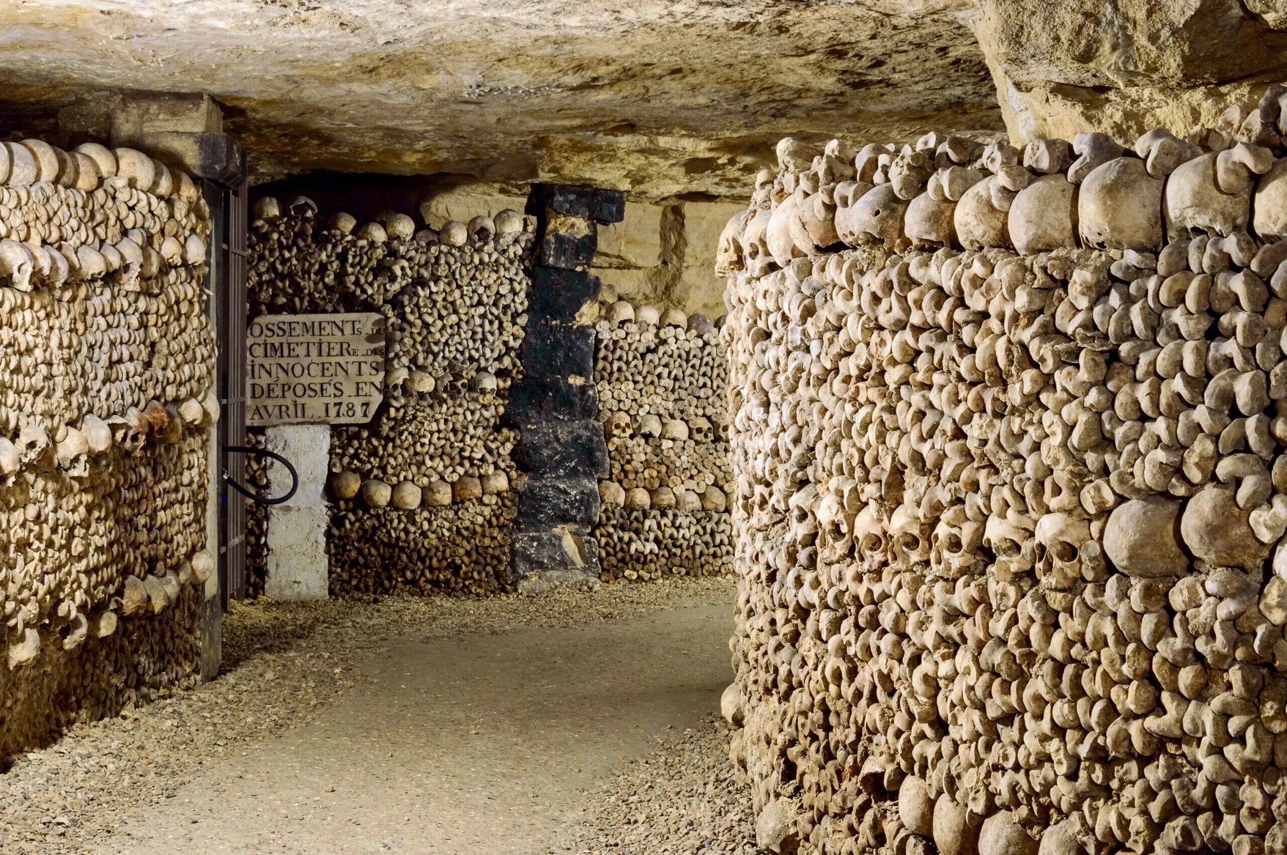 The catacombs of solaris revisited. Оссуарий Париж катакомбы. Катакомбы Парижа (Catacombs of Paris), Франция. Парижские катакомбы Франция черепа.