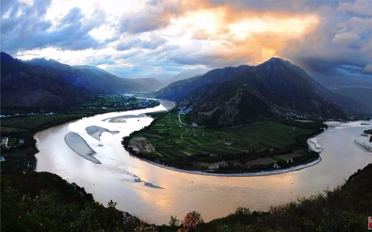 Самая длинная река евразии янцзы. Национальный парк «три параллельные реки», провинция Юньнань. Долина реки Хуанхэ. Янцзы Юньнань. Хуанхэ и Янцзы.