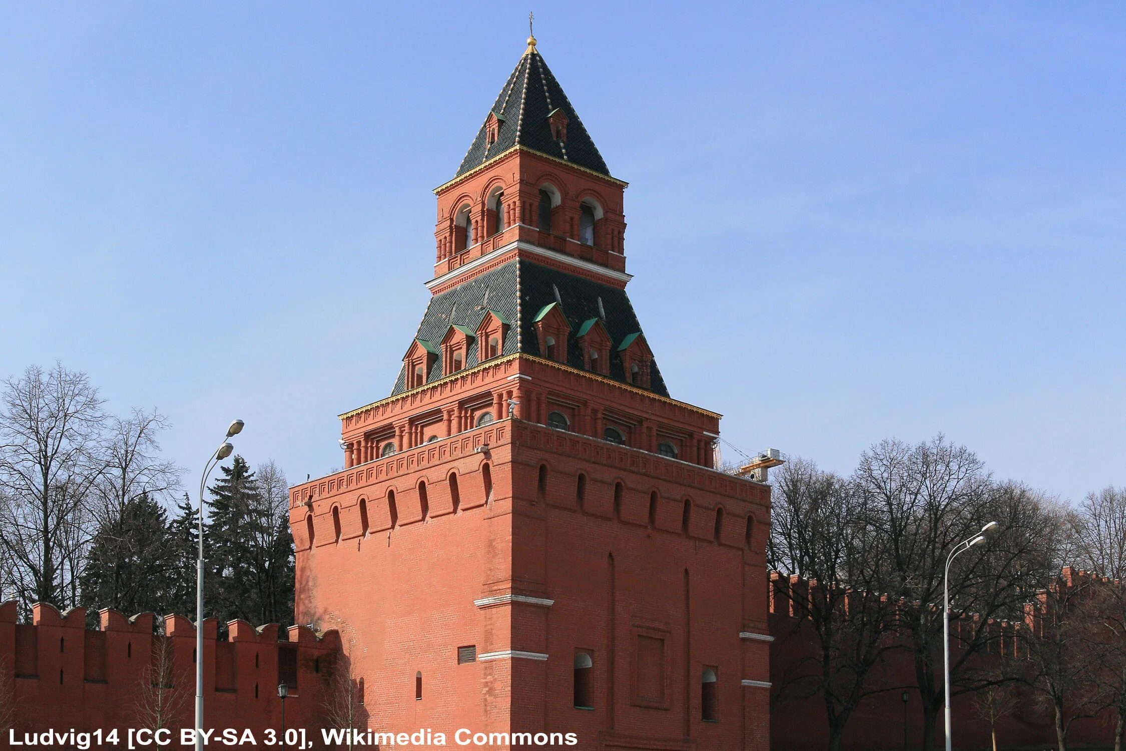 Беклеми́шевская башня московского кремля. Башни московского кремля царская башня. Свиблова башня московского кремля. Самая маленькая башня московского кремля. Москва кремль боровицкая башня.