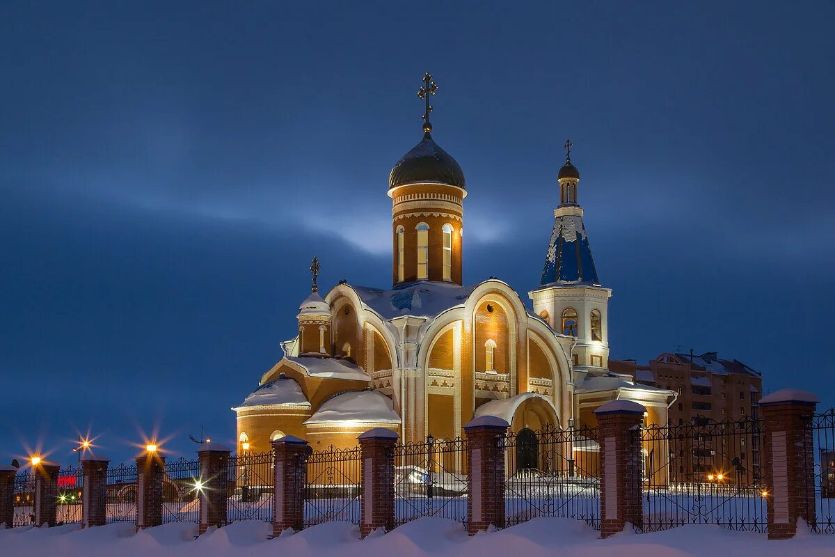Новый уренгой через. Храм новый уренгой южная часть. храм богоявленский г новый уренгой фото. новый уренгой ямало-ненецкий автономный округ.