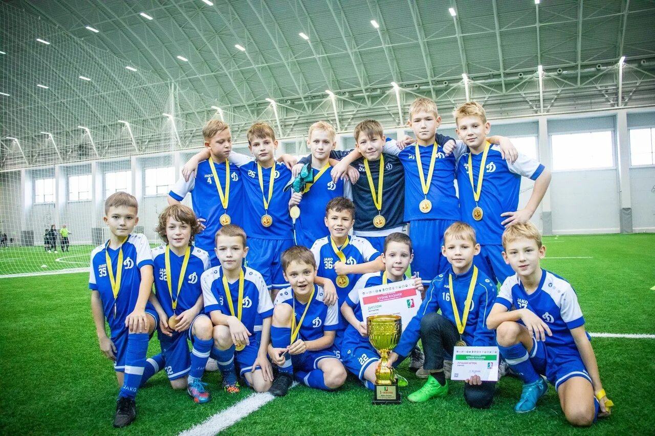 Эмблема динамо. Сш калуга футбол. Сш калуга футбол. Футбольная школа динамо дети. Динамо москва школьный клуб.