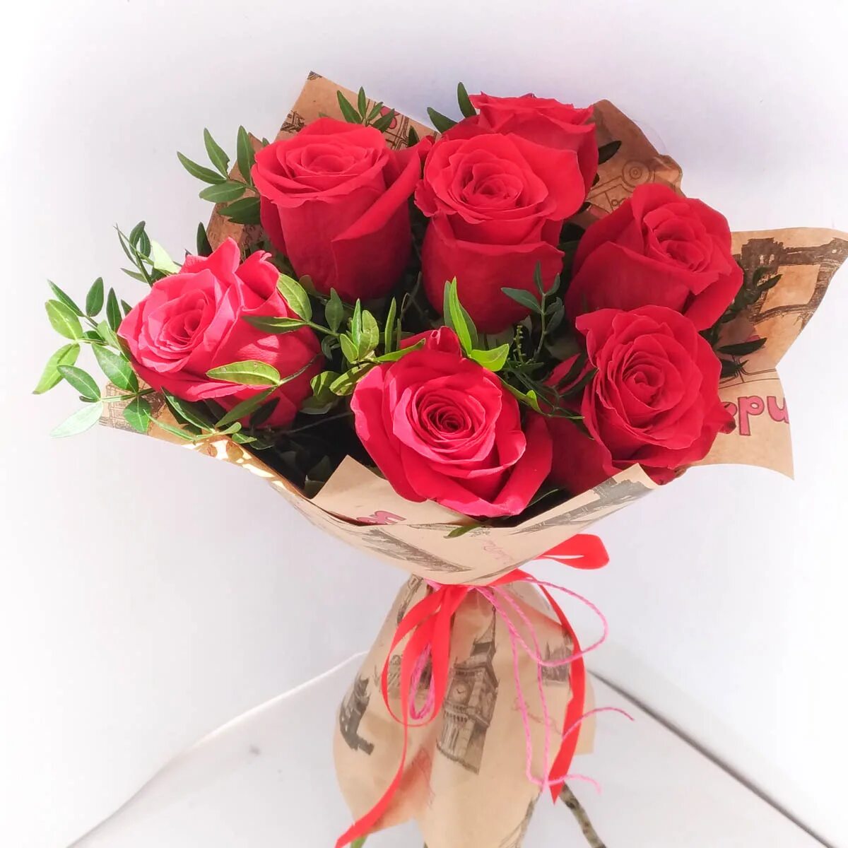 Цветы 7 штук. Букет илиос. Букет из красных роз. Цветы 7 штук. Букет из 7 роз.
