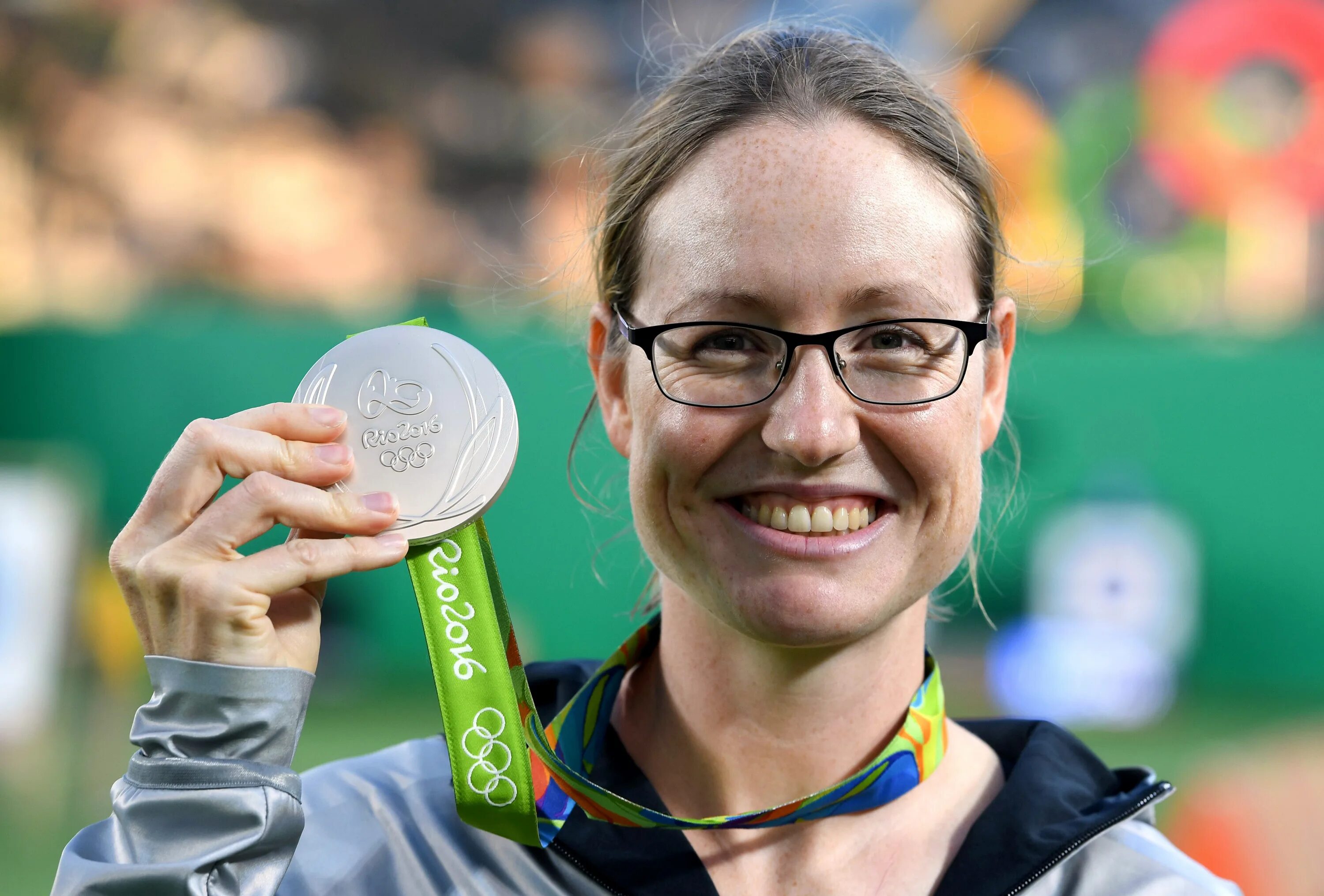 Беверли бивенс. Lisa throw. Taylor real housewives of beverly hills. Lisa throw virtual. Метание копья рекорд.