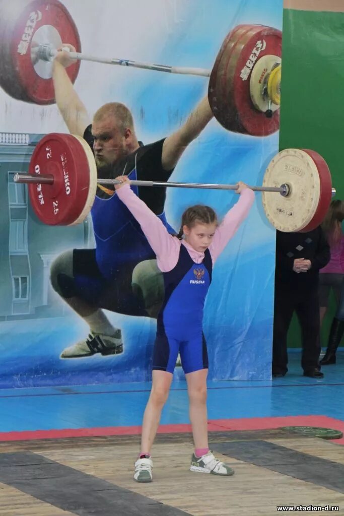 Спортивная школа тяжелая атлетика. Тяжелая атлетика девочки. Тяжелая атлетика подростки. Юные штангисты. Тяжелая атлетика юноши.