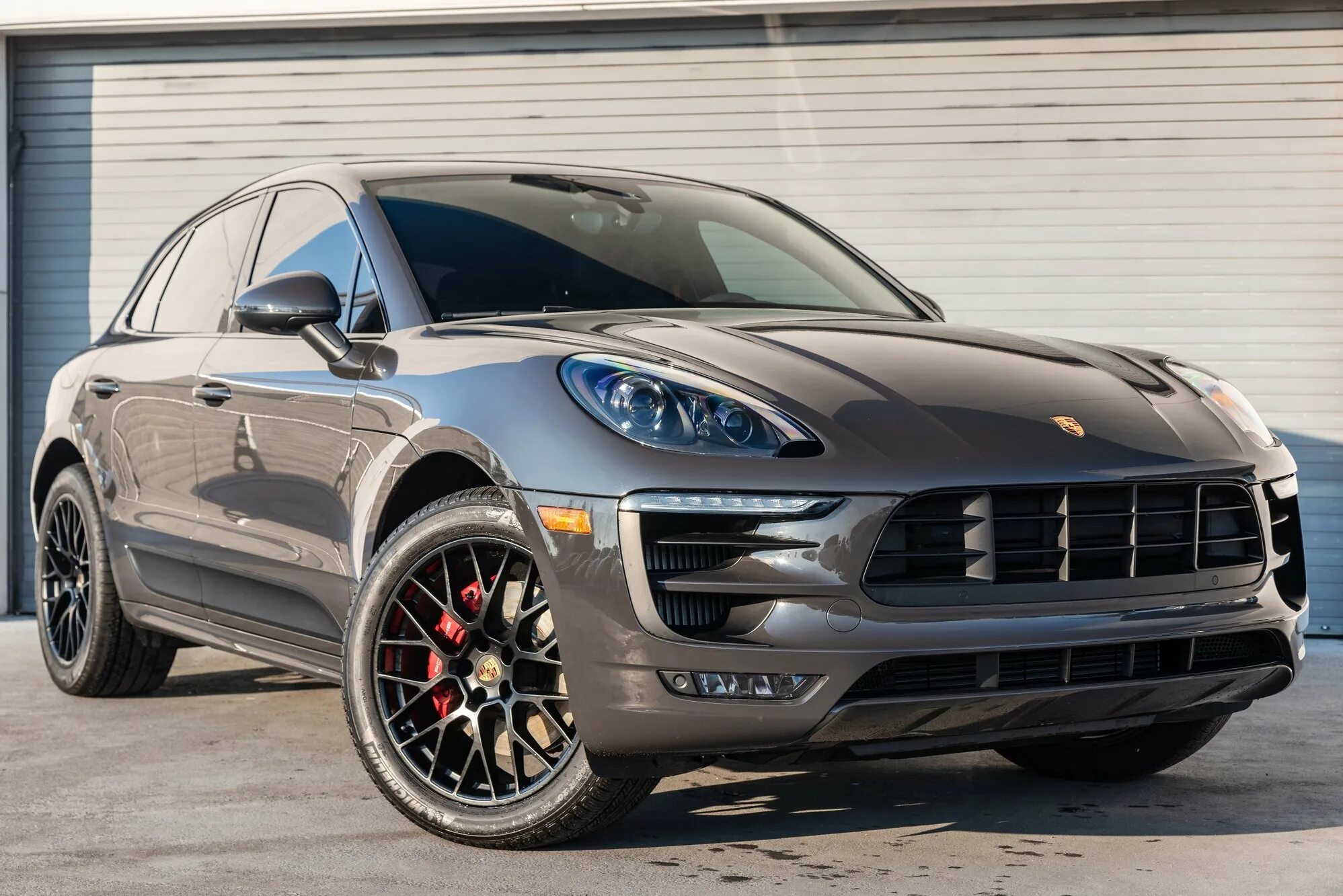 Porsche Macan GTS. Porsche Macan Grey. Порше Макан серый. Porsche Macan GTS 2018.