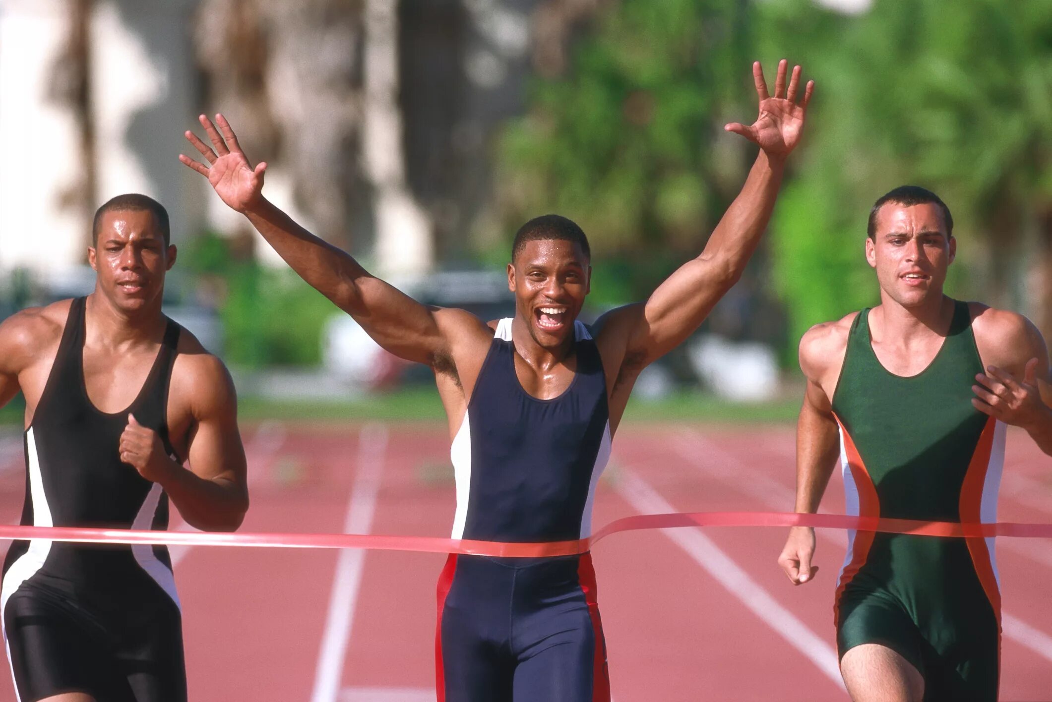 Athletes competitions. Спортсмен на финише. Спортсмены бегуны. Дартсмены. Бегуны на финише.