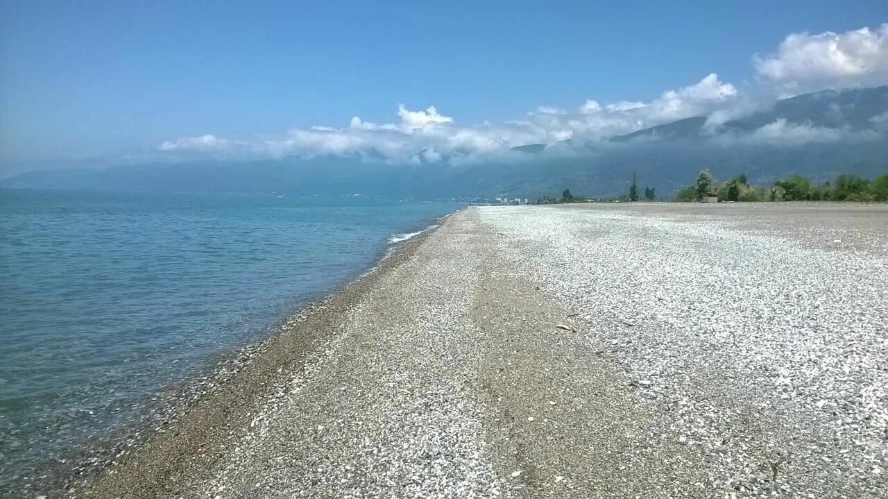 Пляж Алахадзы Абхазия. Посёлок Алахадзе в Абхазии. Абхазия Пицунда Алахадзы. Село Алахадзы Абхазия пляж.