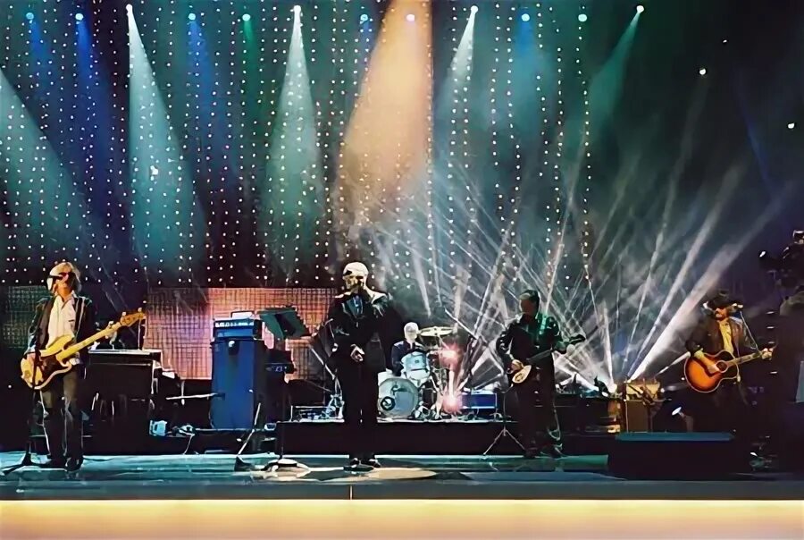 Мирэир групп. B. Группа гуф птаха и слим. E. Стас намин парк горького.