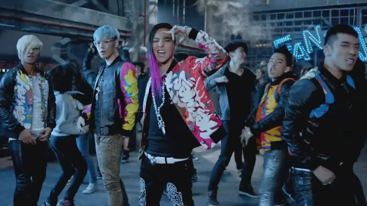 Дэсон из BIGBANG из fantastic Baby. Big Bang fantastic Baby. Призраки big Bang. Bang в россии