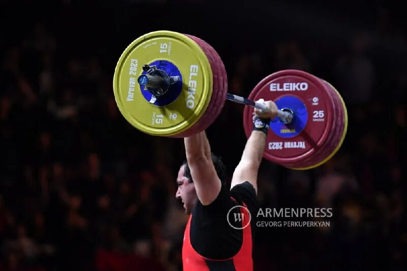 вес тяжелоатлетов. карлос насар штангист. чемпионат европы по тяжелой атлетике. величко чолаков штангист 2022. тяжелая атлетика.