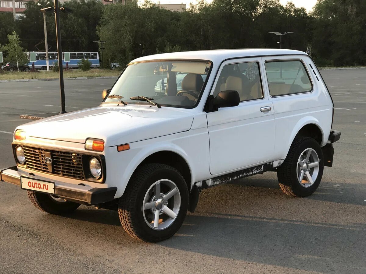 Купить ниву бу рязань и рязанская область. ВАЗ 2121 Niva 4x4 2014. Нива белая 2014 год. ВАЗ Нива 2014 год цвет.