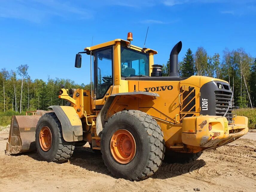 Погрузчик volvo l90g. Volvo 320 погрузчик. Авито погрузчик вольво. Фронтальный погрузчик volvo l90. Фронтальный погрузчик вольво 120.
