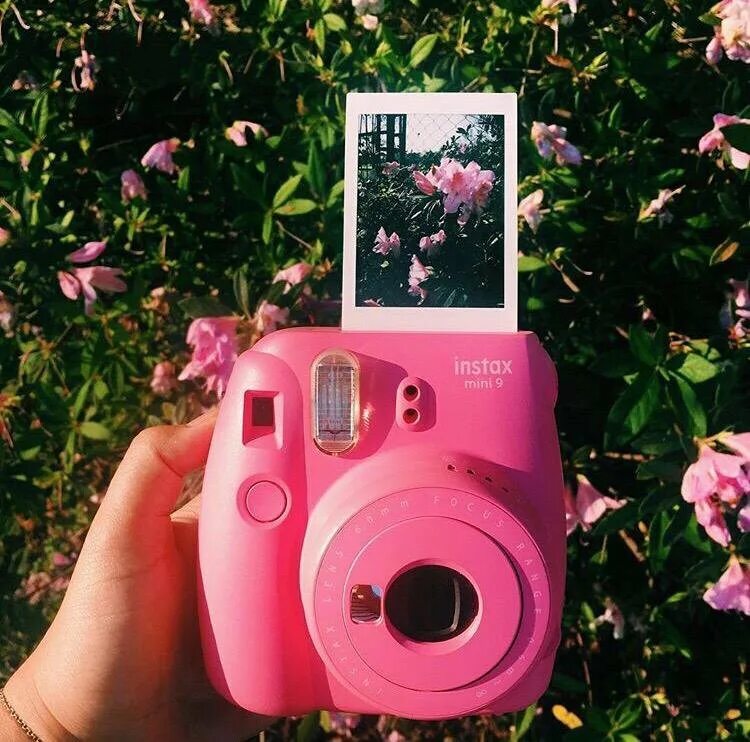 Инстакс мини 9. Instax Mini 9 розовый. Фотоаппарат моментальной печати Instax. Полароид розовый Instax.