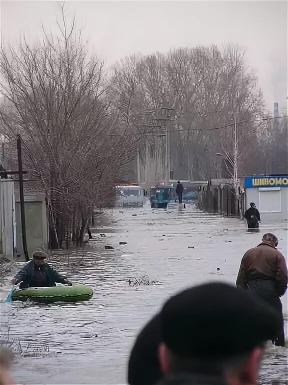 Наводнение в новокузнецке сегодня. Наводнения Новокузнецк 1977г. Потоп в Новокузнецке 2004. Новокузнецк 2004. Наводнение в Новокузнецке 2004 год.