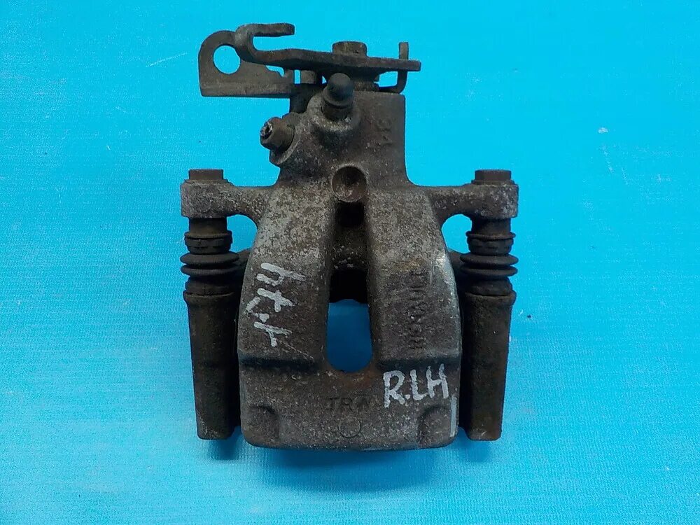 Задний суппорт меган 3. Суппорта рено меган 3. Задний суппорт рено меган 2. Разъем заднего суппорта рено сценик 3. Задний суппорт рено меган 3.