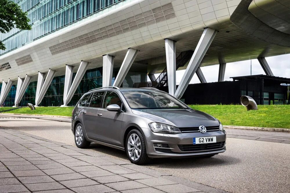 Оцинкованная фольксваген. Golf 7. Volkswagen Golf variant BLUEMOTION 2016. Volkswagen Golf variant 1.2 TSI BLUEMOTION 2016. Фольксваген Соло.