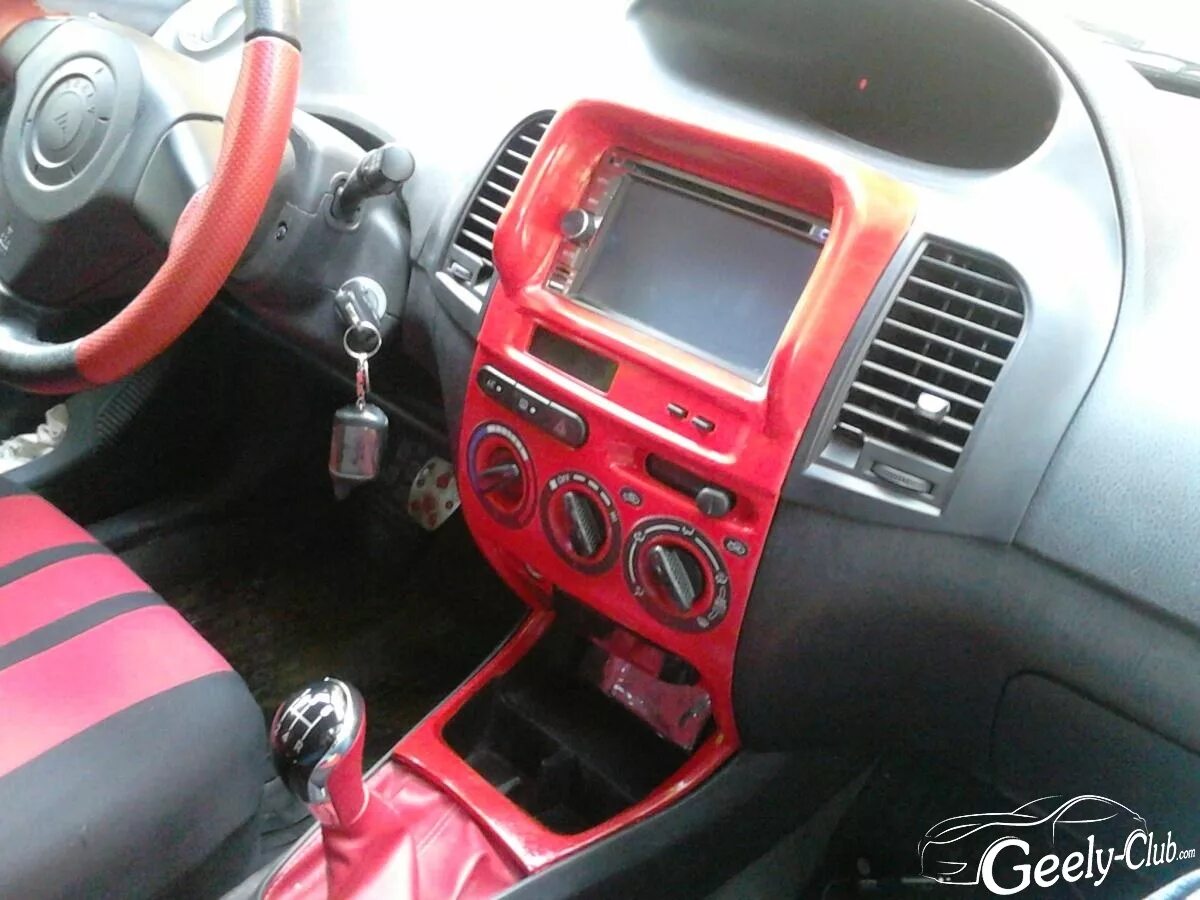 Geely mk cross панель. Geely mk cross 2014 салон. Джили мк кросс своими руками. Geely mk cross tuning. Geely mk cross салон.